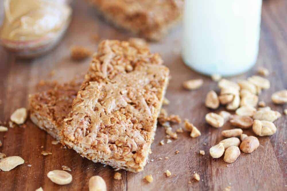 Crunchy Oatmeal Peanut Butter Oats 'n Honey Bars | https://www.halfbakedharvest.com/