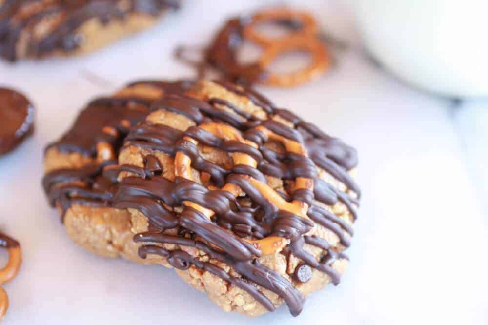 Ridiculously Easy No-Bake Peanut Butter Pretzel Cookies-10