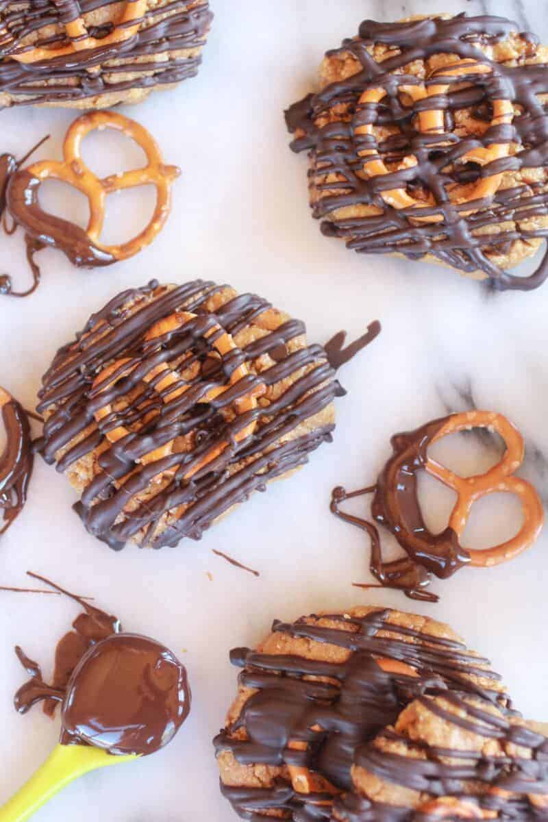 Ridiculously Easy No-Bake Peanut Butter Pretzel Cookies-12