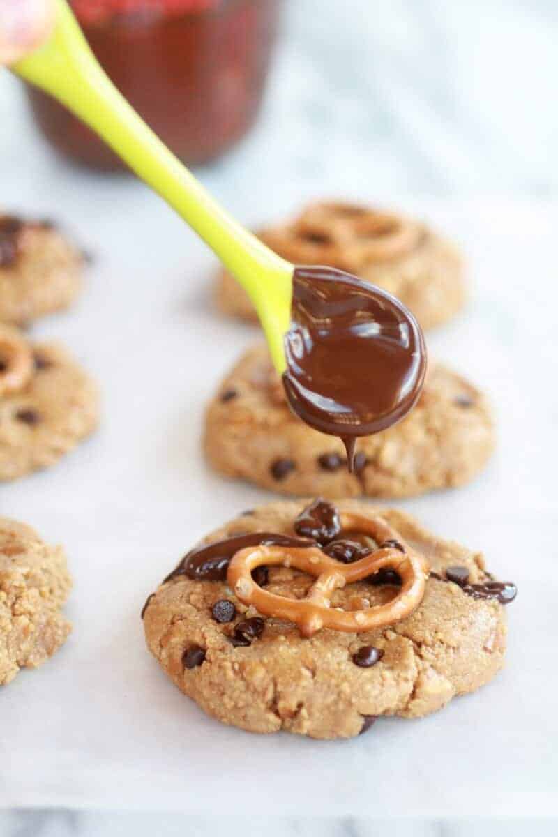 Ridiculously Easy No-Bake Peanut Butter Pretzel Cookies-4