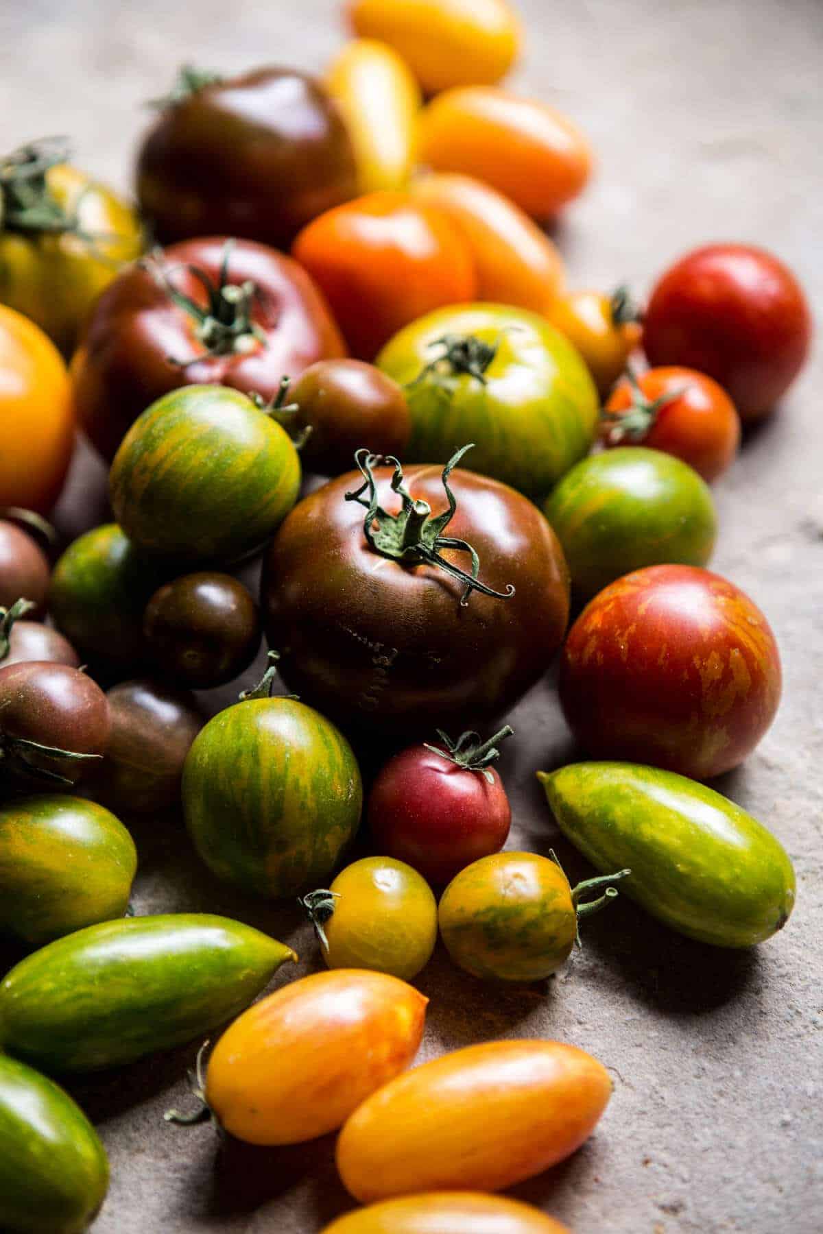 Heirloom Tomato Cheddar Tart with Everything Spice | halfbakedharvest.com @hbharvest