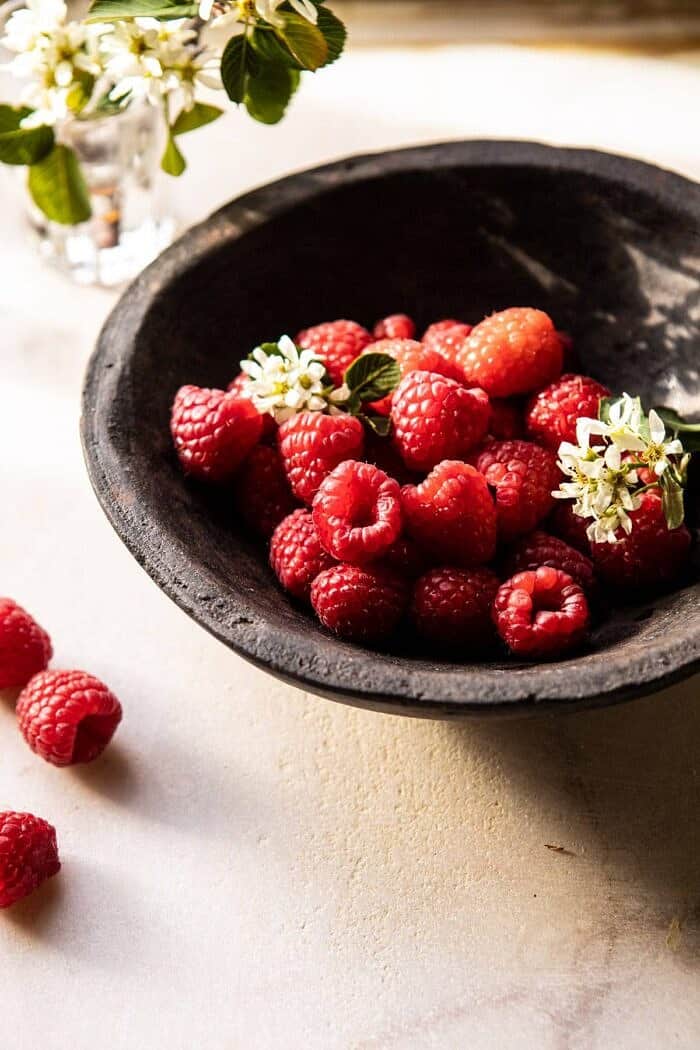 raspberries in bowl