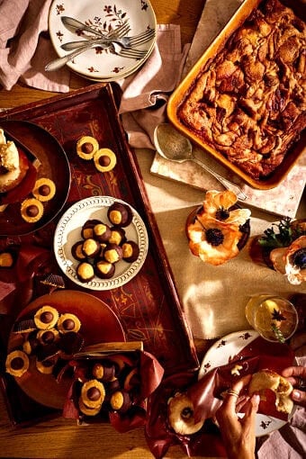 Cinnamon Spice Apple Cobbler Cake | halfbakedharvest.com