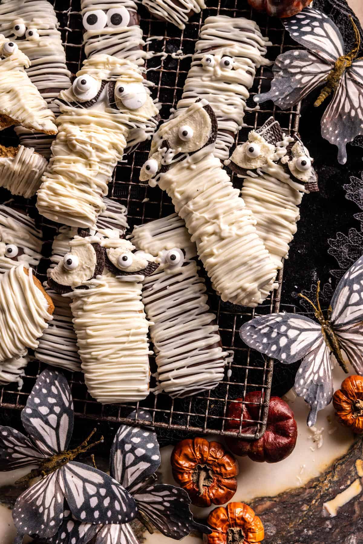 Easy Mummy Cookies | halfbakedharvest.com